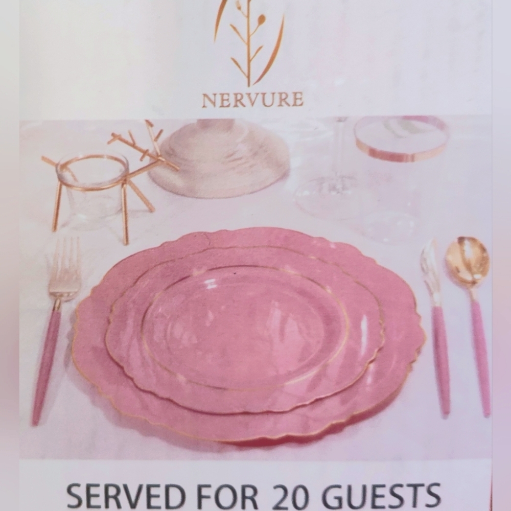 Nervure's modern and stylish design of elegant scallop shapes plates set.